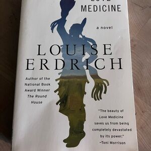 Love Medicine by Louise Erdrich Paperback